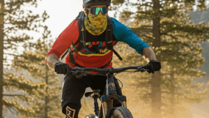 Mountainbiker mit Schlauchschal